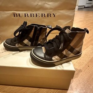 Burberry Boys/Girls high top sneakers/shoes. Like new Size9 1/.. 26 EU